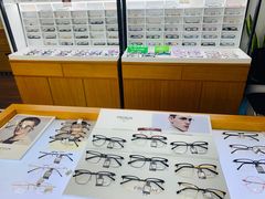 -视野联行眼镜•蔡司•依视路(温江店)
