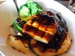 -TRIPLE 8 China Bar & Grill