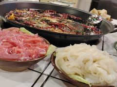 -财二舅火锅招待所