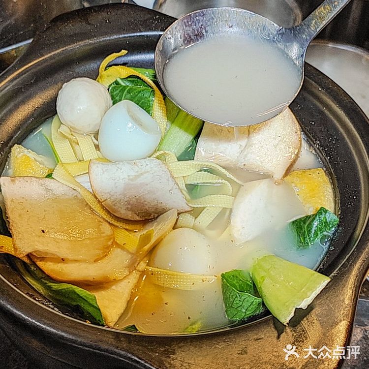 西安一家充满人间烟火气的烧烤店...