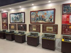 -毛泽东像章珍藏馆