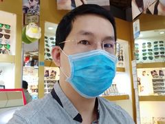 -三叶眼镜城批发市场(上海火车站店)