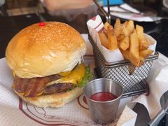 -BOURBON 玻本美式餐厅酒吧(虹桥新天地店)