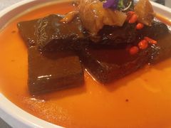 猴头菇酱汁扒黑豆腐-肴约·花园式餐厅(湖里店)