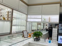 -翰佐蔡司小乐圆·依视路星趣控·暴龙眼镜折扣店