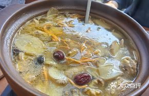 Guangdong-style Chicken Pot with Codonopsis and Five-fingered Mulberry Bark
