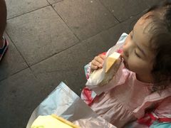 -詹爷爷乌节路街头冰淇淋
