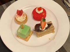 -广州万富希尔顿酒店·感趣自助餐厅·金秋蟹宴生蚝海鲜刺身
