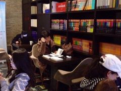 -钟书阁(松江泰晤士小镇店)