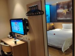 -IU酒店(西安纺织城地铁站唐都医院店)