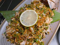 坚果手撕海鲈鱼-Ameigo梅果·云贵川bistro(长宁来福士店)