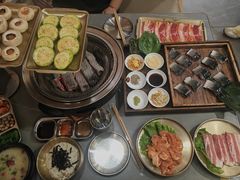 -围炉肉舍•炭烤活鳗•丹东海鲜烤肉(步行街店)
