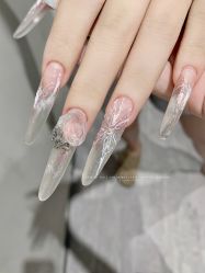 -花岐款式专研健康美甲沙龙