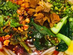 -爆炸头阿姨小四川正宗川味小吃(无任何分店)
