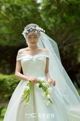 -现代经典婚纱摄影