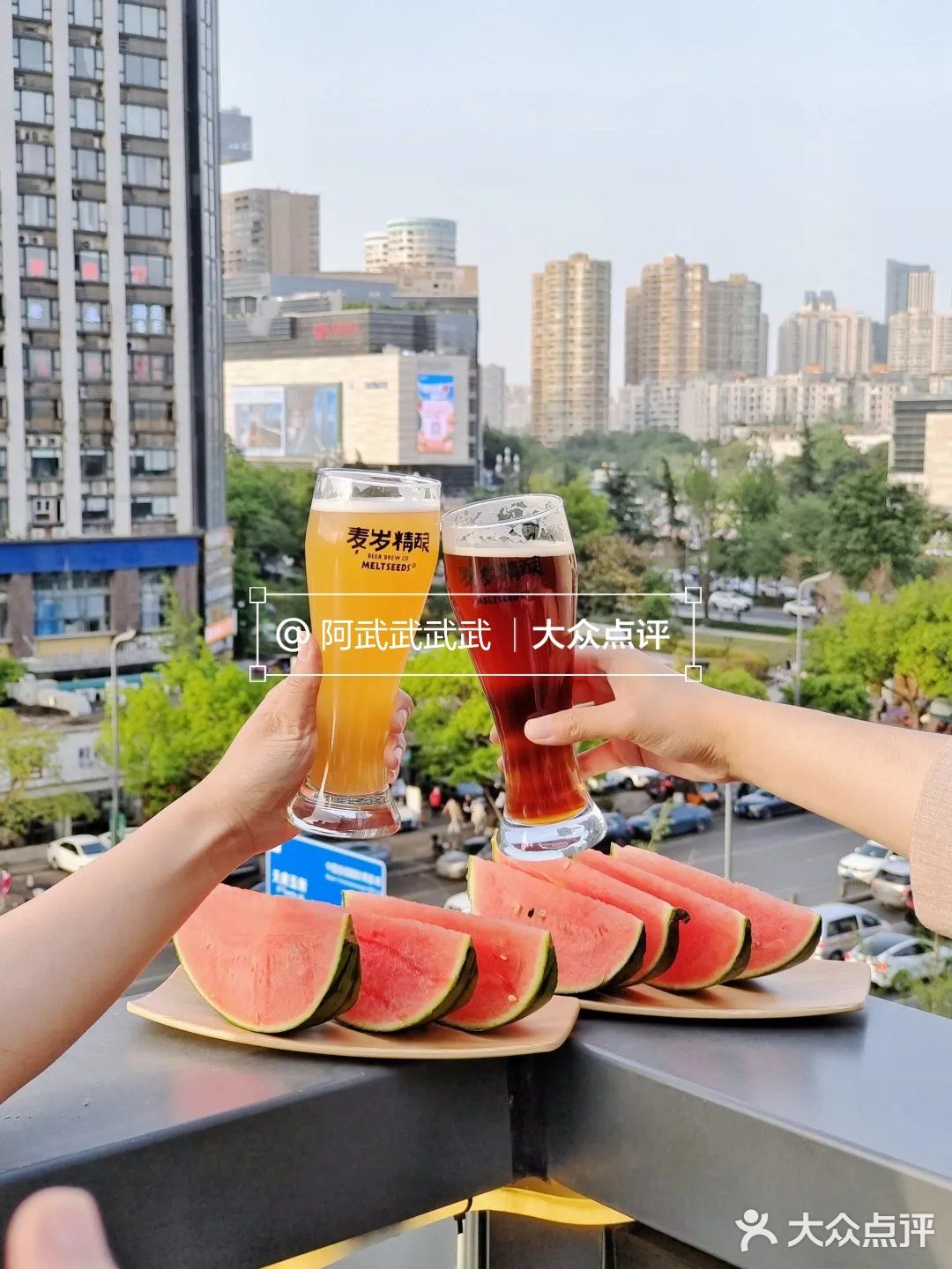 成都的夏天是不是快来了呀[害羞]和朋友喝酒吃小龙虾的宝藏天台