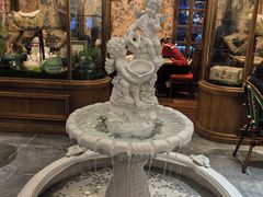 店里面的喷泉-秘密旅行Bonjour(黑金冠 江南西店)