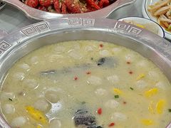 -丹水桥地锅鱼·翘嘴鲌·地方特色全鱼宴(丹江口大坝店)