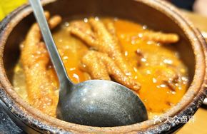 Spicy Chicken Feet in Clay Pot