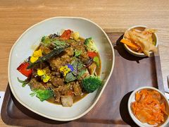 日式咖喱杂蔬鸡肉小麦饭-HELLO 27 意面·沙拉·帕尼尼