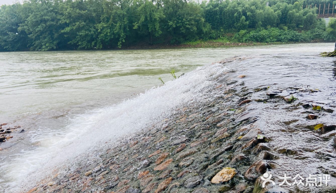 杭州持续暴雨，余杭双溪水位暴涨！原本的露营地全部被淹了！ 