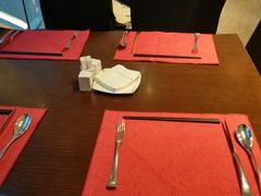 餐具摆设-OPEN開全日自助餐厅·牛肉火锅·海鲜(佛山希尔顿酒店)