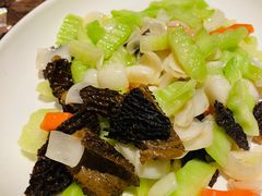牛肝菌百合炒芥兰-阳澄湖费尔蒙酒店颐丰阁中餐厅(马鞍山西路店)