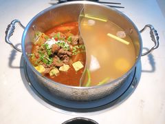 牛腩鸳鸯锅-左庭右院鲜牛肉火锅(浦江欢乐颂店)
