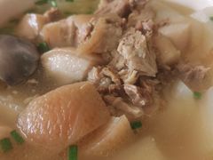 萝卜炖肘子-荣生萝卜汤饭店