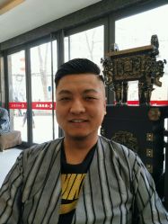 梁老师创意剪-龙美容美发