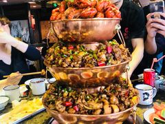 -沪小二炭火蛙锅(淮海中路美食不夜城店)
