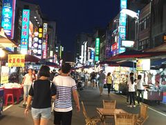 -六合夜市