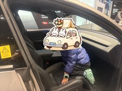 -TESLA 特斯拉(上海太古汇体验店)