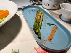 香煎芦笋楠肉卷-蜜桃花开·中西融合菜E&W(南长街店)