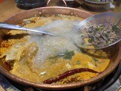 -洱火云南酸菜牛肉火锅(石景山当代商城店)