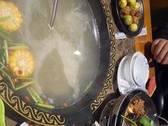 -悦牧·酸汤牛肉火锅(沃尔玛店)