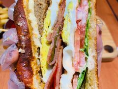 双蛋指椒牛肉汉堡-魏斯理汉堡(西安沣东吾悦店)