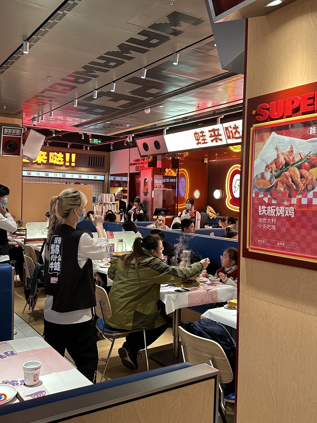 太好玩了=我也想早点睡可是手机太好玩了