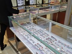 -现代眼镜批发城(威海路店)