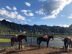 -百里峡七彩艺术小镇