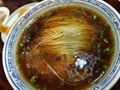 红汤底-同得兴 Since·1995 传统苏式面馆(嘉馀坊店)