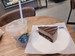 浓郁巧克力豆乳味蛋糕-星巴克(天津SM城市广场店)