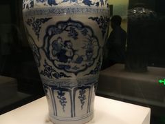 国宝-元代青花瓷四爱图梅甁-湖北省博物馆