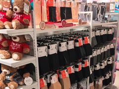 -名创优品(北京新中关购物中心地铁层店)