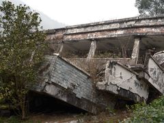 -四川汶川特大地震漩口中学遗址