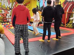 -爱蹦iBOON蹦床运动馆(江汉店)