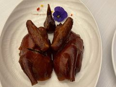 玻璃皮润烧乳鸽-北京厨房(西安SKP店)