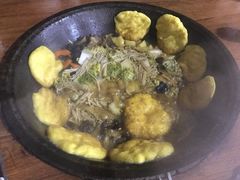 -粘豆包柴火铁锅炖