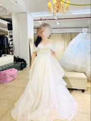 -月月婚纱礼服仓储店(王府井店)