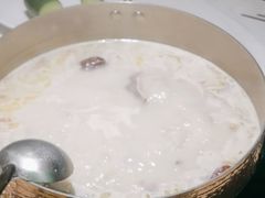 -洪氏嗨捞·广东猪肚鸡·椰子鸡火锅(西咸万象城店)